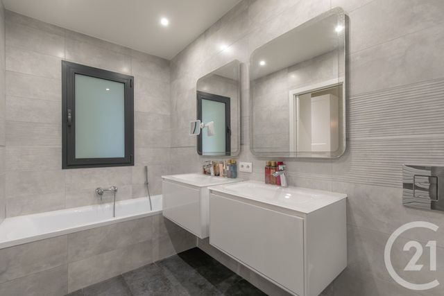 maison à vendre - 6 pièces - 118.07 m2 - ST MAUR DES FOSSES - 94 - ILE-DE-FRANCE - Century 21 La Pie