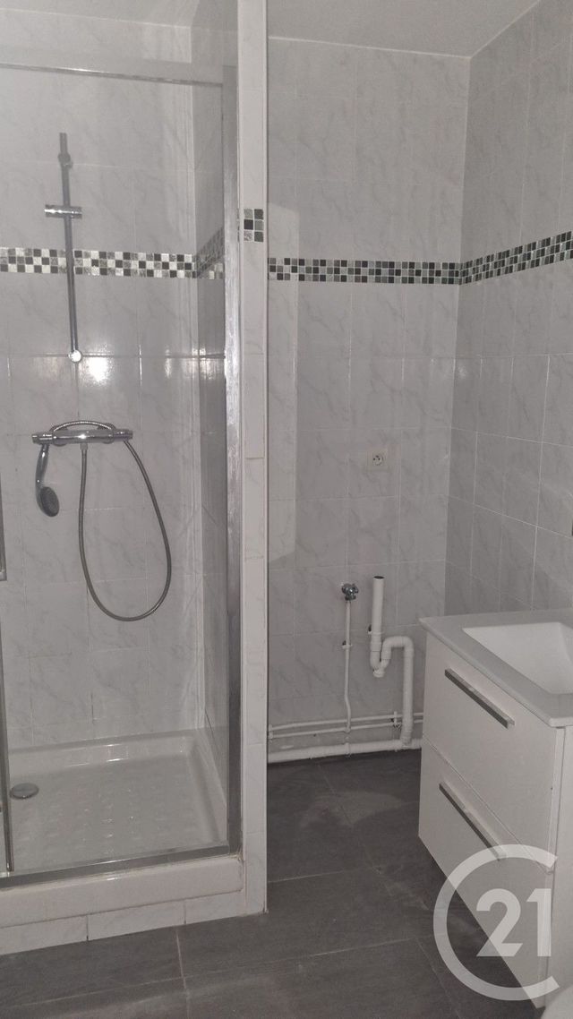 Appartement F1 à louer - 1 pièce - 28.95 m2 - LA VARENNE ST HILAIRE - 94 - ILE-DE-FRANCE - Century 21 La Pie