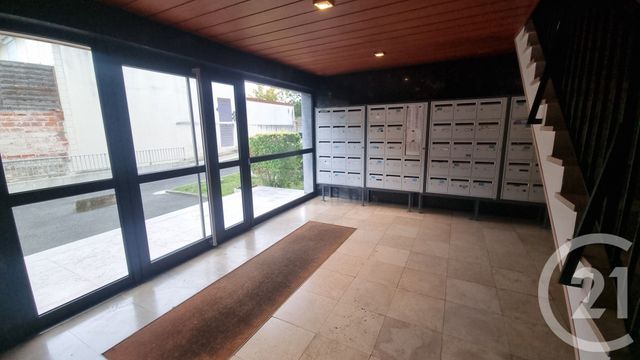 Appartement F1 à louer - 1 pièce - 28.95 m2 - LA VARENNE ST HILAIRE - 94 - ILE-DE-FRANCE - Century 21 La Pie