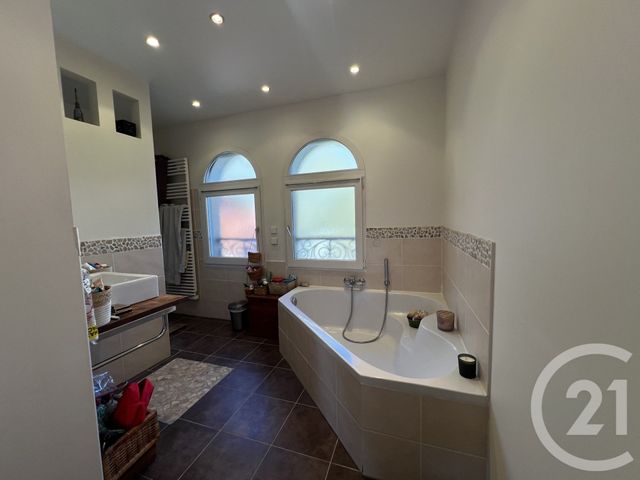 maison à vendre - 7 pièces - 143.6 m2 - ST MAUR DES FOSSES - 94 - ILE-DE-FRANCE - Century 21 La Pie