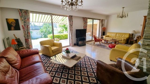 maison à vendre - 8 pièces - 183.77 m2 - ST MAUR DES FOSSES - 94 - ILE-DE-FRANCE - Century 21 La Pie