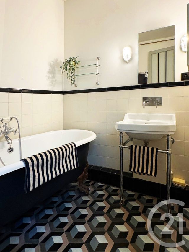 maison à louer - 2 pièces - 55.05 m2 - PARIS - 75018 - ILE-DE-FRANCE - Century 21 La Pie