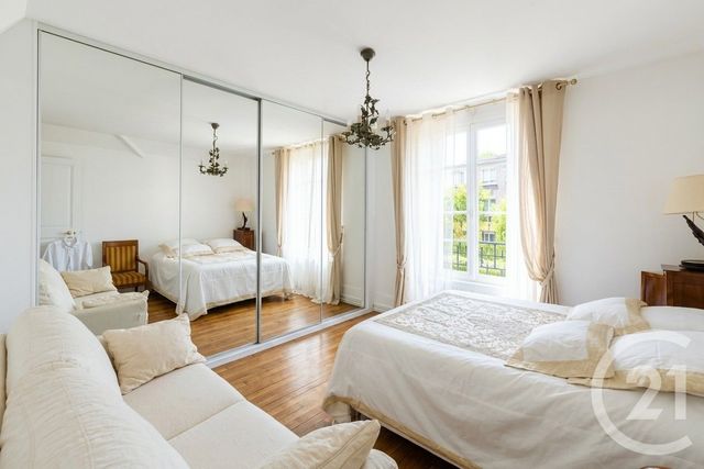 maison à vendre - 10 pièces - 272.0 m2 - ST MAUR DES FOSSES - 94 - ILE-DE-FRANCE - Century 21 La Pie