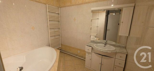 Appartement F3 à louer - 3 pièces - 63.2 m2 - SUCY EN BRIE - 94 - ILE-DE-FRANCE - Century 21 La Pie