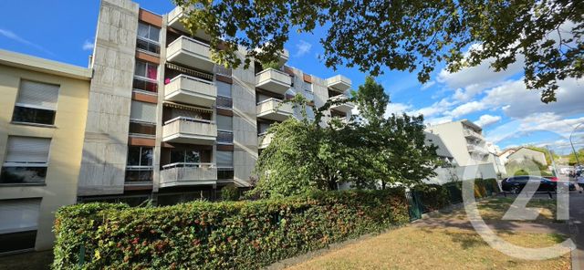 Appartement F1 à louer ST MAUR DES FOSSES