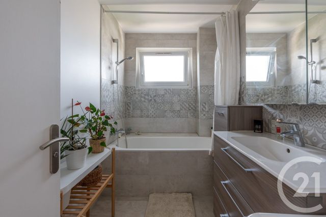 Appartement F3 à vendre - 3 pièces - 70.0 m2 - ST MAUR DES FOSSES - 94 - ILE-DE-FRANCE - Century 21 La Pie