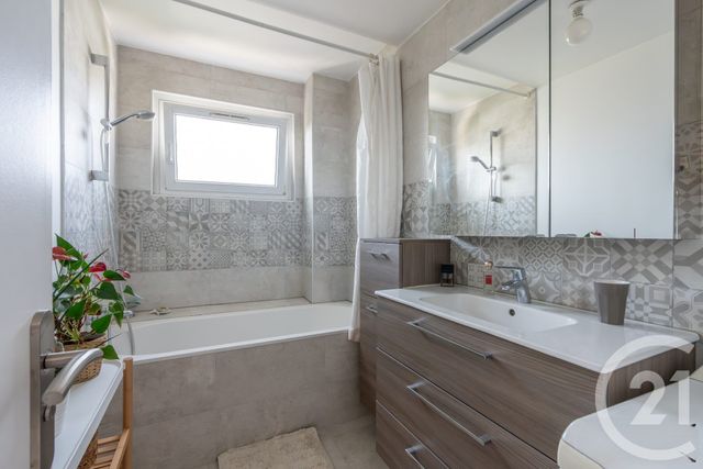 Appartement F3 à vendre - 3 pièces - 70.0 m2 - ST MAUR DES FOSSES - 94 - ILE-DE-FRANCE - Century 21 La Pie