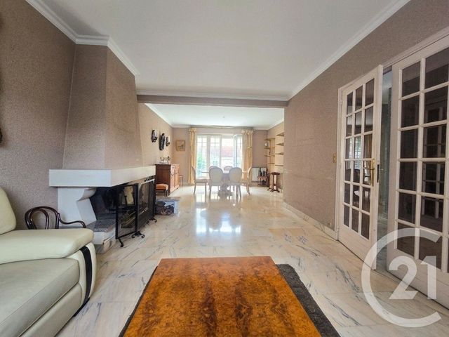 maison à vendre - 8 pièces - 213.37 m2 - ST MAUR DES FOSSES - 94 - ILE-DE-FRANCE - Century 21 La Pie