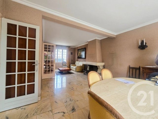 maison à vendre - 8 pièces - 213.37 m2 - ST MAUR DES FOSSES - 94 - ILE-DE-FRANCE - Century 21 La Pie
