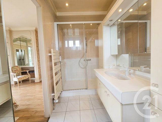 maison à vendre - 8 pièces - 213.37 m2 - ST MAUR DES FOSSES - 94 - ILE-DE-FRANCE - Century 21 La Pie