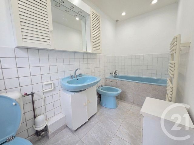 maison à vendre - 8 pièces - 213.37 m2 - ST MAUR DES FOSSES - 94 - ILE-DE-FRANCE - Century 21 La Pie